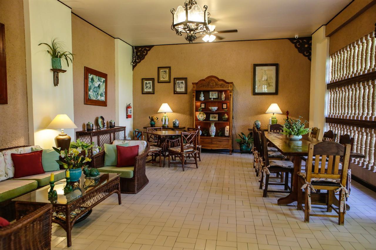 Bed and Breakfast Victoria'S Haven à Dumaguete City Extérieur photo